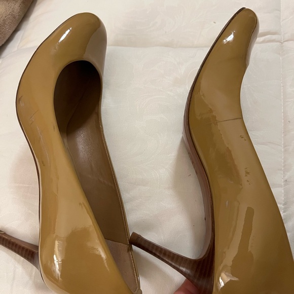 Tory Burch Camel Patent Leather Heels - Picture 10 of 11